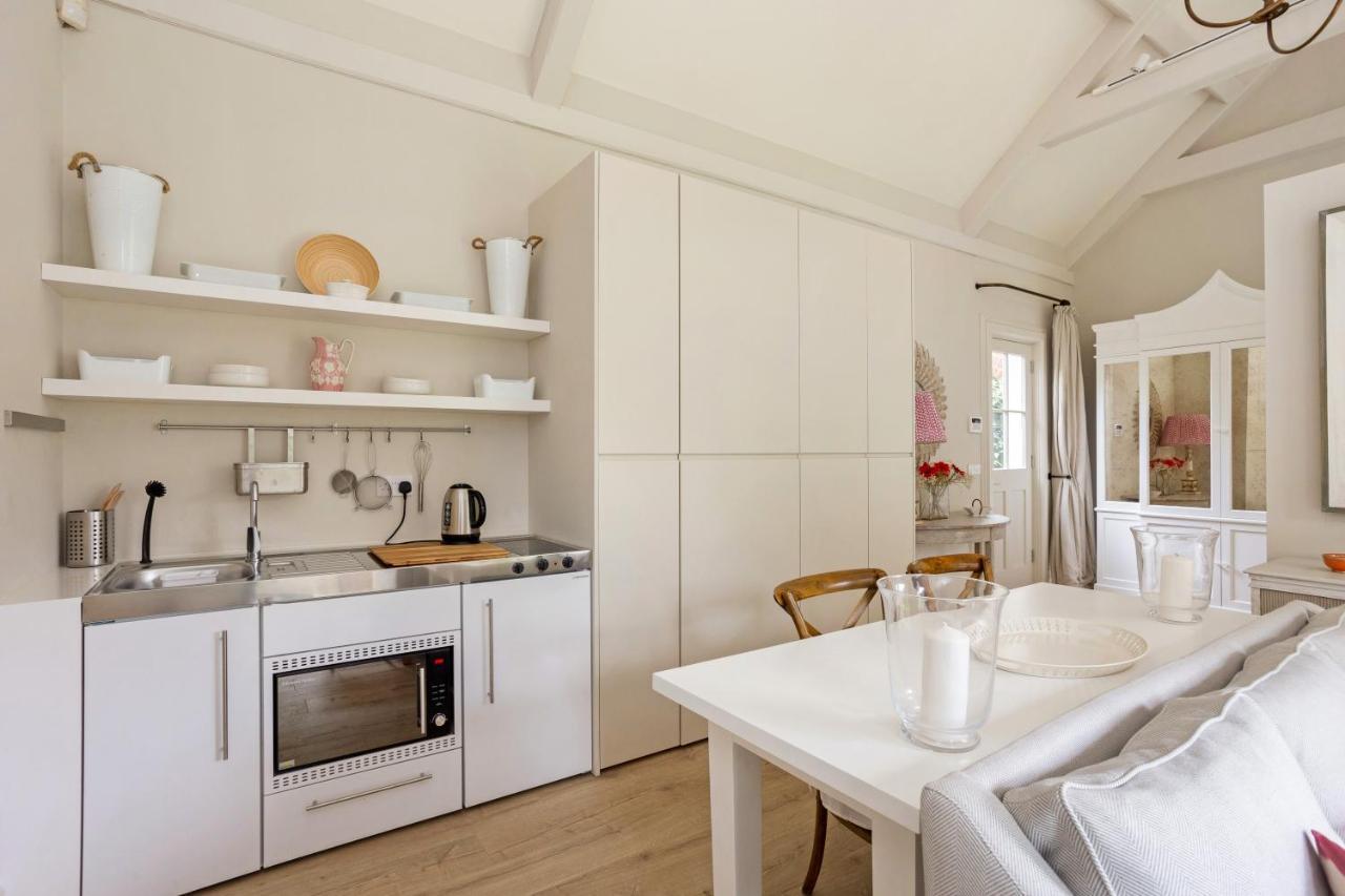 The Annexe - Beautiful Apartment With Garden Close To Heathrow And Windsor Staines-upon-Thames Εξωτερικό φωτογραφία