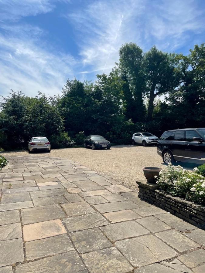 The Annexe - Beautiful Apartment With Garden Close To Heathrow And Windsor Staines-upon-Thames Εξωτερικό φωτογραφία